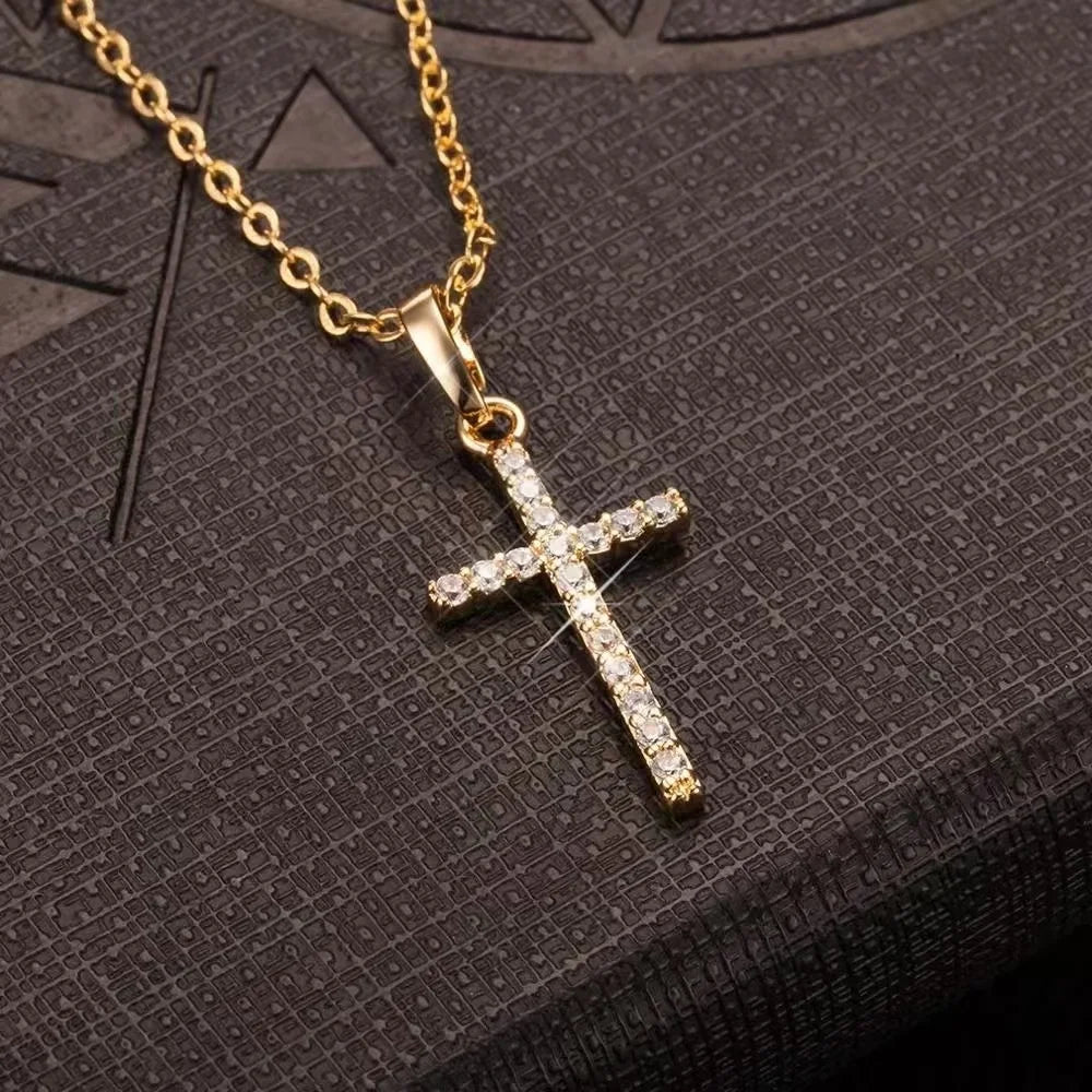 💎 Collar Cruz con Colgante de Zircón – Joyería Unisex Premium