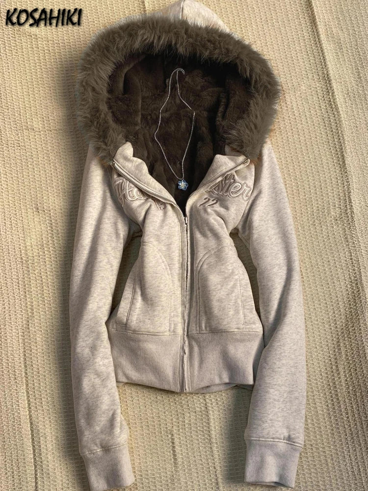🦴 Hoodie Patchwork Vintage Y2K con Pelo y Bordado – Grunge Otoñal