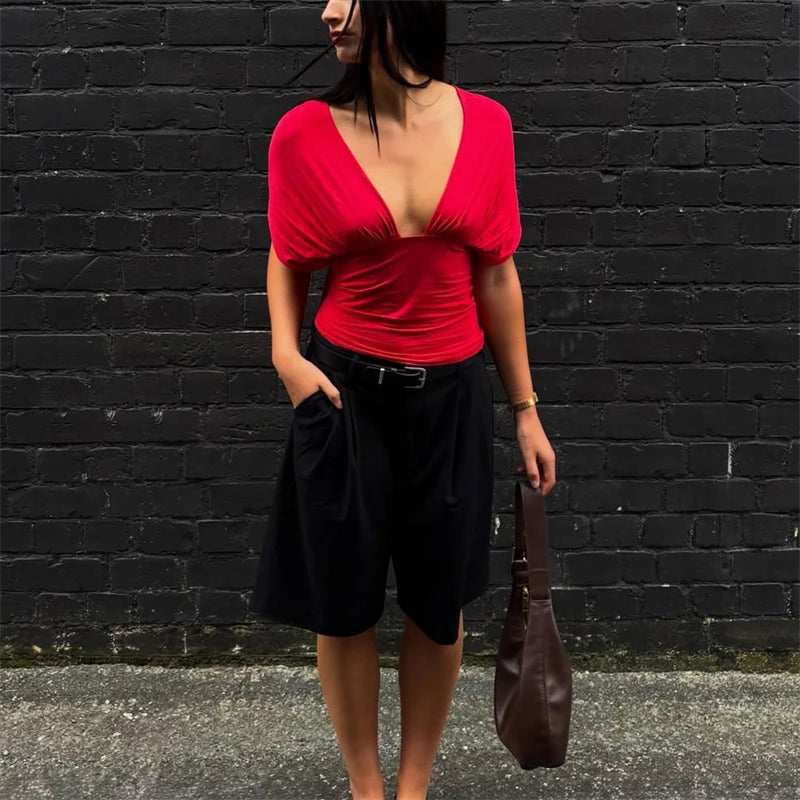 Sexy V-neck cami crop top for women; slim-fit Y2K style, backless, with lace-up and ruched detail. Ideal for parties and clubs. Summer 2026 trend.