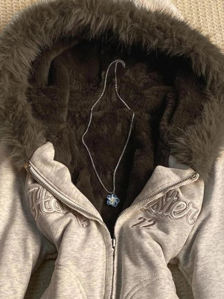 🦴 Hoodie Patchwork Vintage Y2K con Pelo y Bordado – Grunge Otoñal