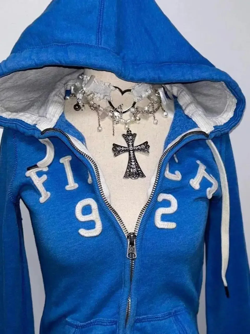 💙 Sudadera Azul Retro Gótica – Coleción Otoño-Invierno 2025